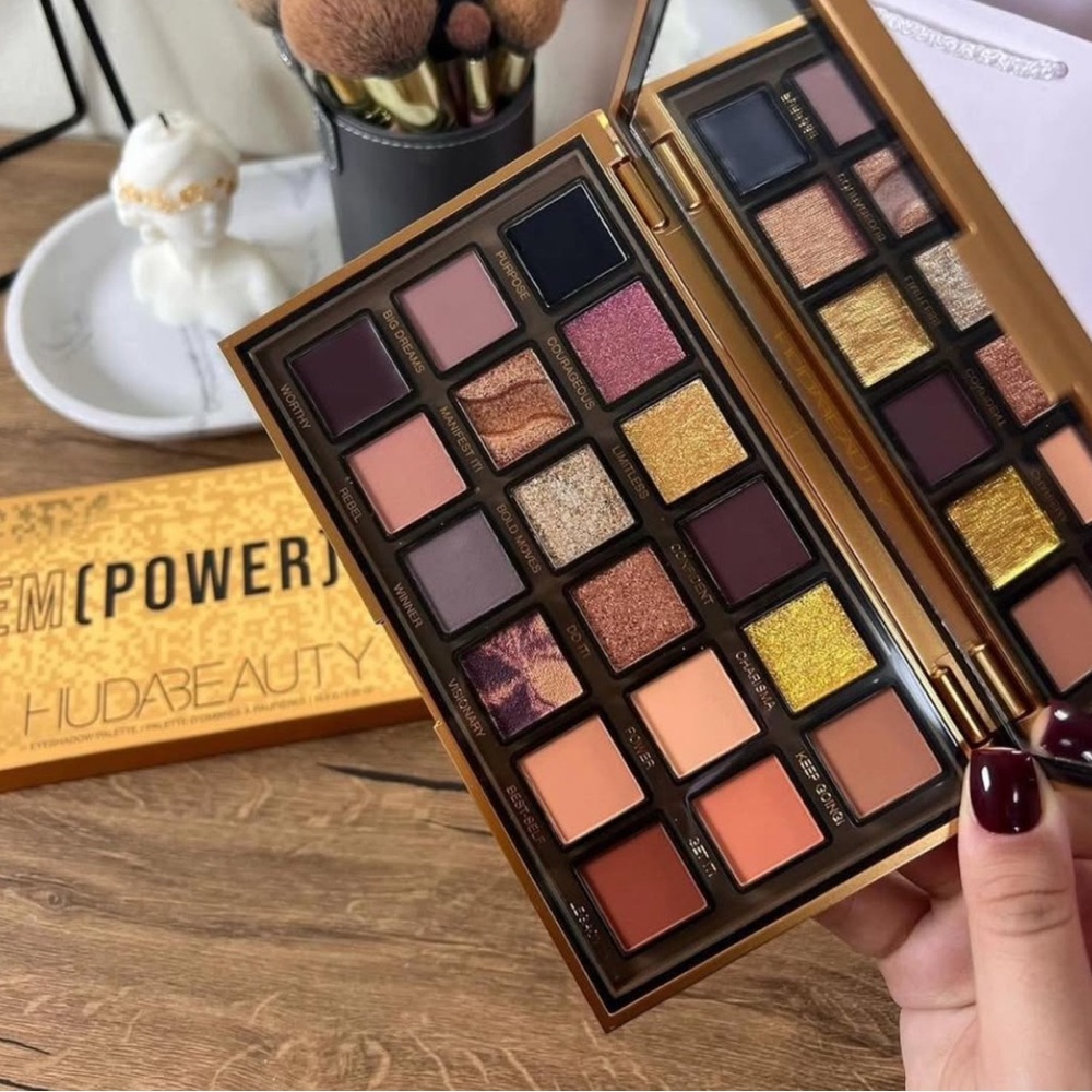 Empowered Huda Beauty Eyeshadow Palette
